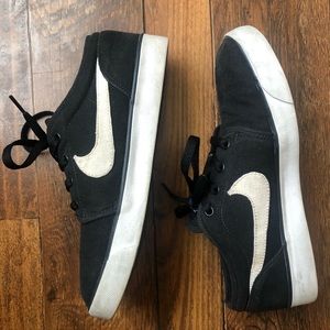 Nike Coast Classic Canvas Sneakers